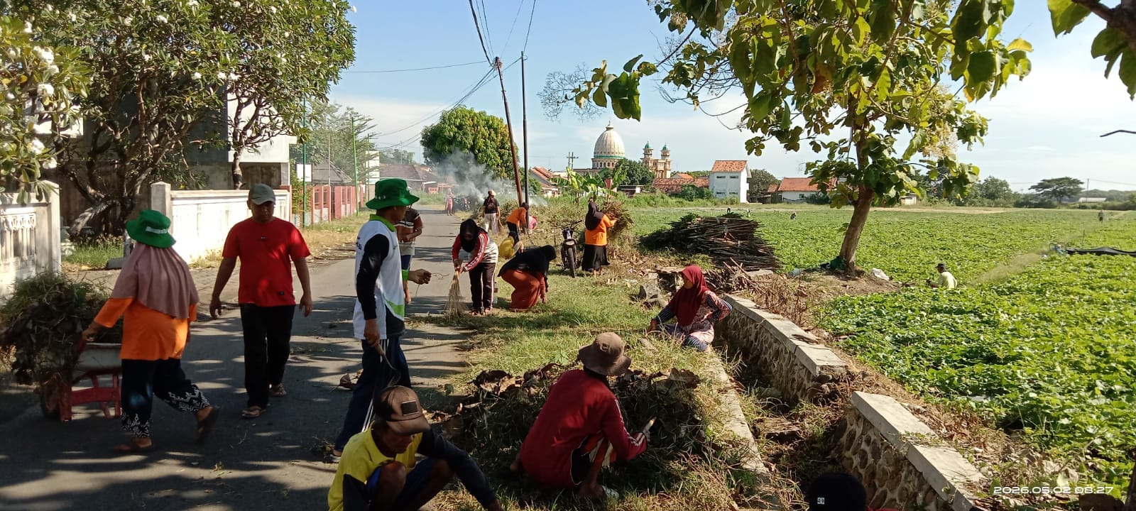 ‎Pemdes Penambangan Pajarakan Gelar Padat Karya Tunai Normalisasi Saluran Irigasi