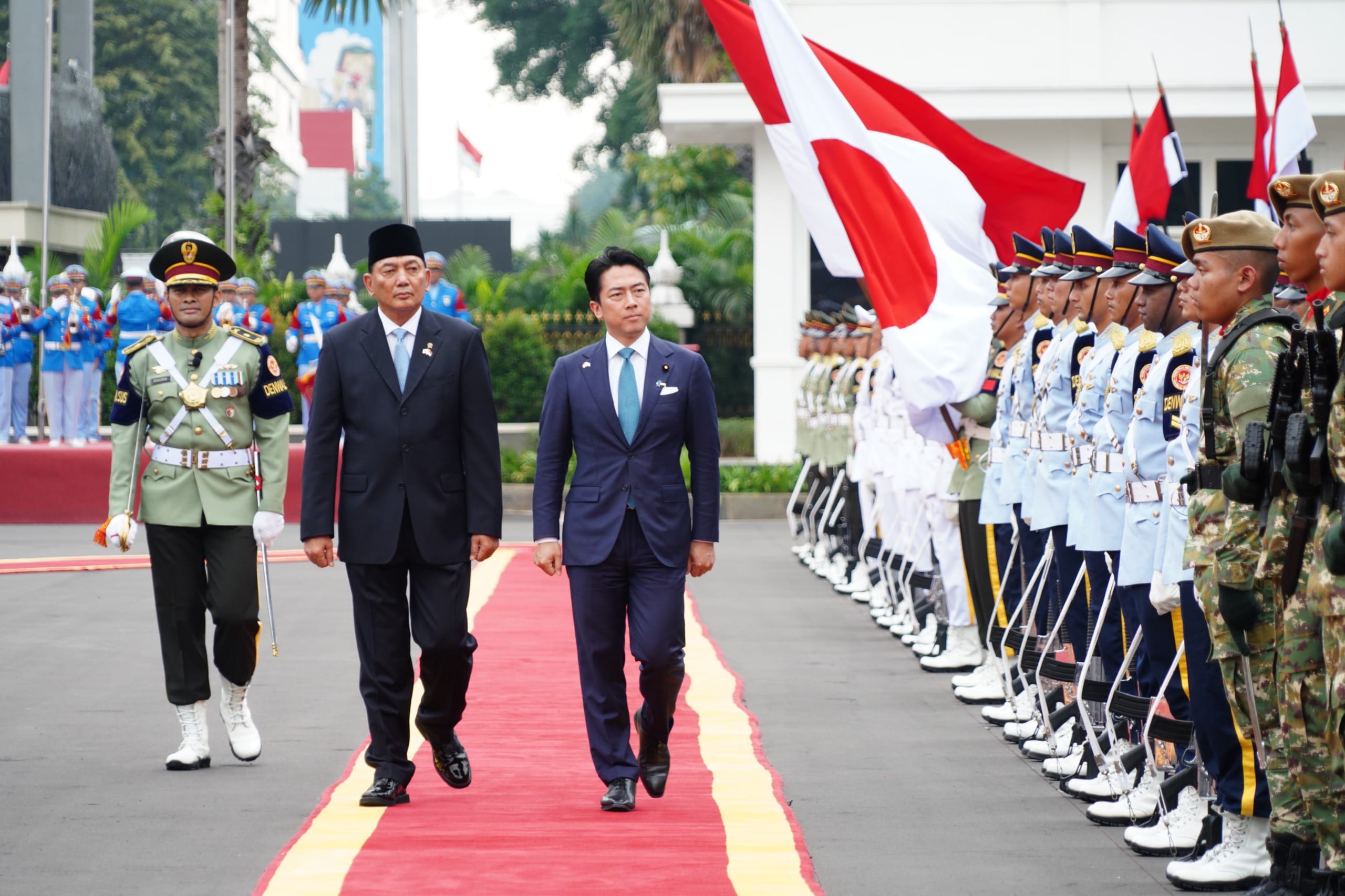 Perkuat Kemitraan Strategis Melalui Pertemuan Bilateral, Panglima TNI Dampingi Menhan RI Terima Kunjungan Menhan Jepang