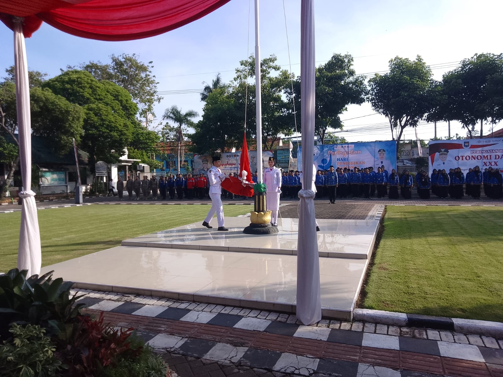 Kapten Inf Yahudin Mewakili Komandan Kodim 0820/Probolinggo Hadiri Upacara Peringatan Hari Pendidikan Nasional