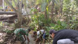 Jembatan Garuda Hampir Rampung, Satgas dan Warga Gotong Royong Bersihkan Area Sekitar