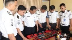 Rutin Rawat Senjata, Rutan Kraksaan Perkuat Sistem Keamanan Internal