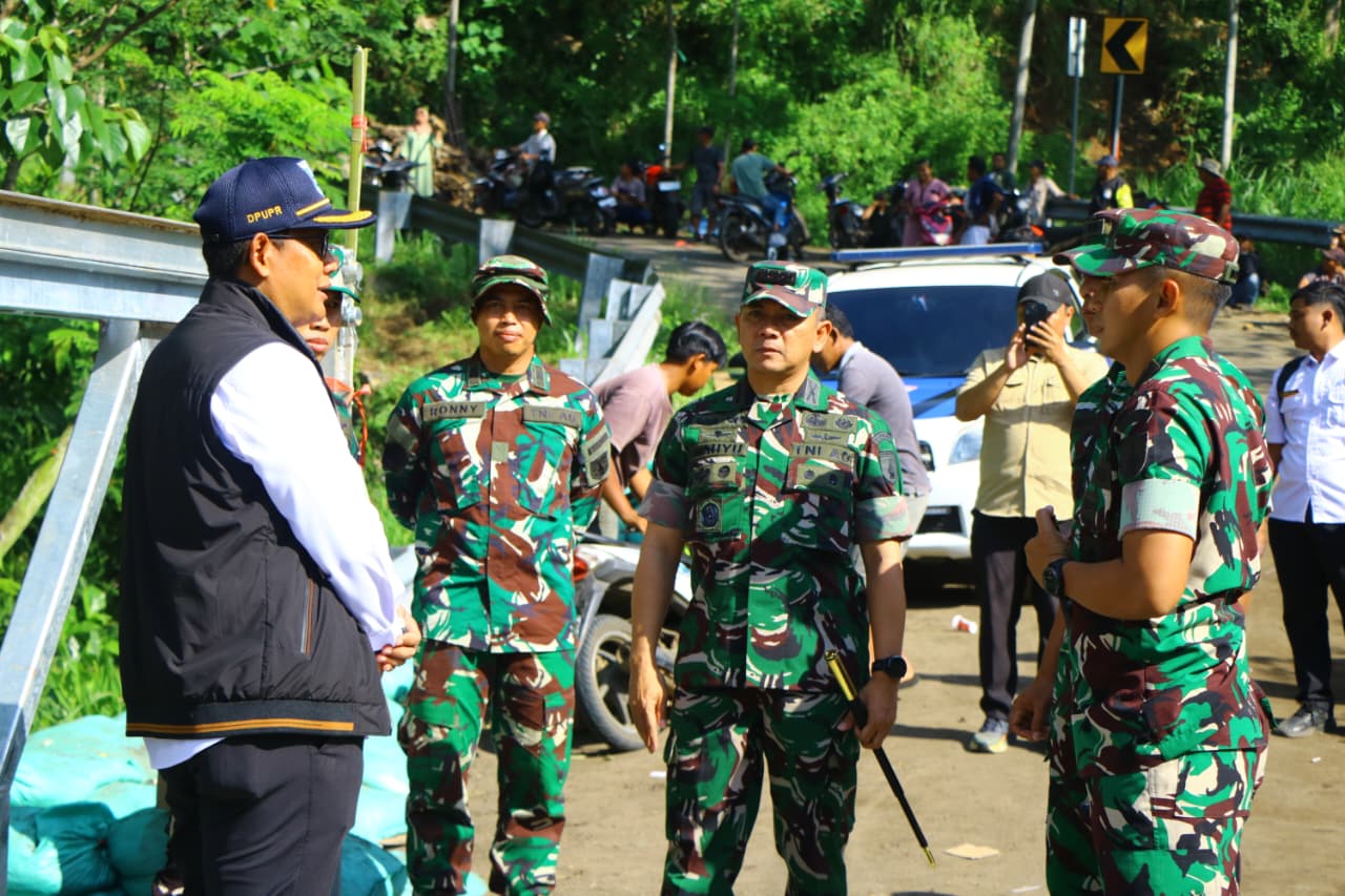 Danrem 083/Bdj Tinjau Percepatan Pembangunan Jembatan Bailey di Wilayah Kecamatan Lumbang
