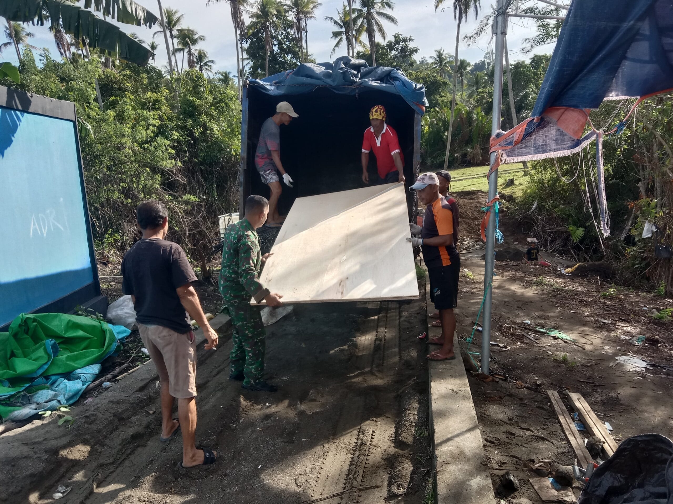 Pembangunan Jembatan Garuda di Desa Gita Dipercepat, Material Terus Didrop ke Lokasi
