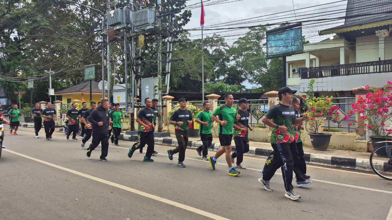 Prajurit Kodim 1002/HST Gelar Lari Jalanan Keliling Kota Barabai