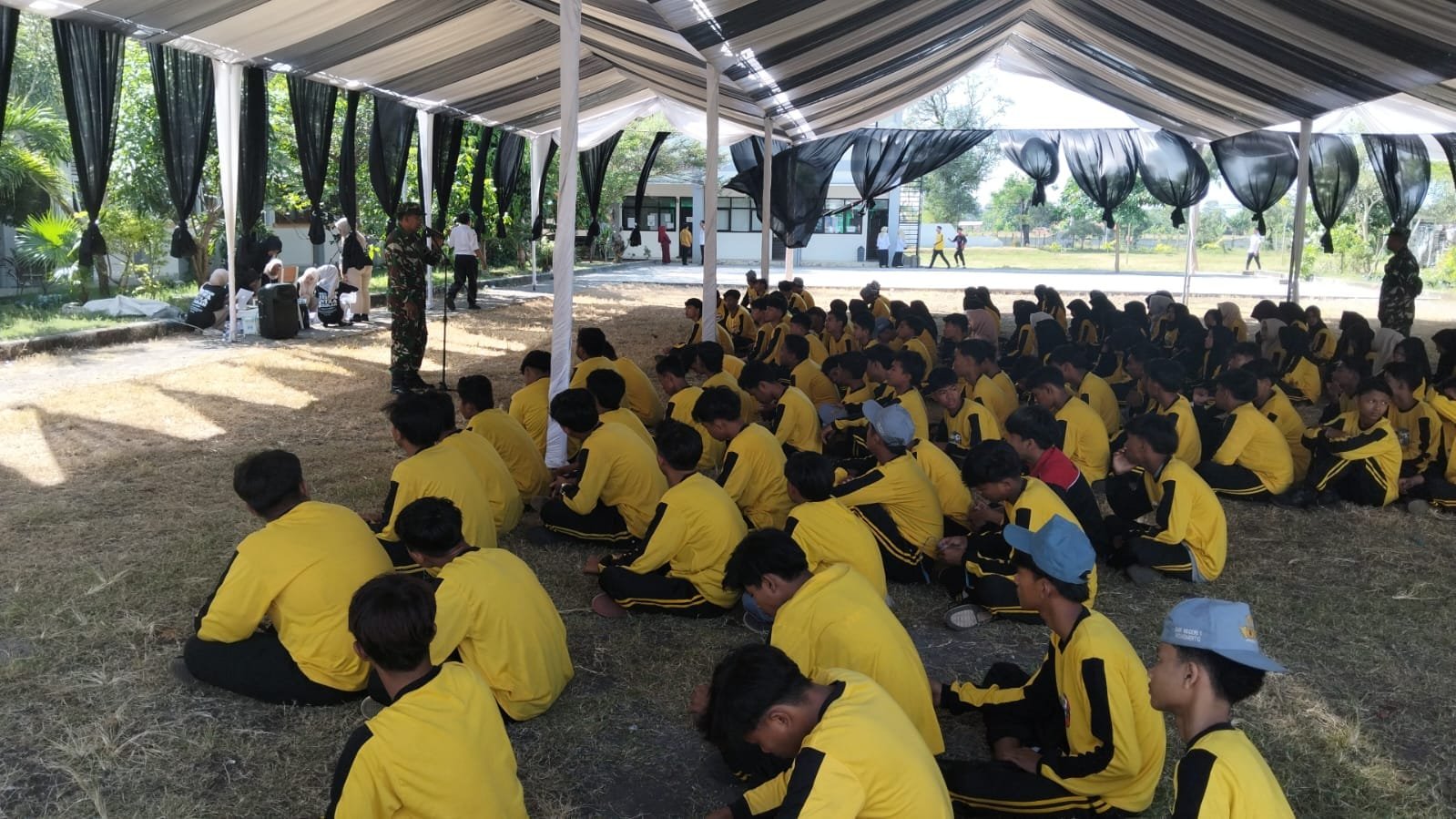 Koramil Wonomerto Tanamkan Kedisiplinan Dan Pembentukan Karakter Siswa Melalui MPLS