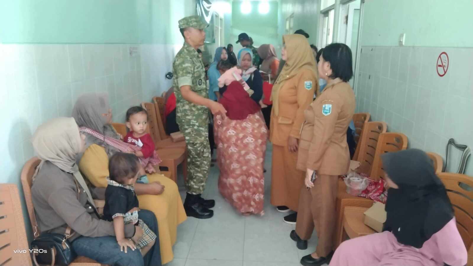 Upaya Tekan Angka Stunting, Satgas TMMD Ke-128 Laksanakan Pemberian Nutrisi Anak Stunting di Puskesmas Maron