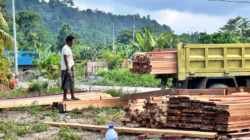 Pengedropan Material Lokal Dipercepat, Satgas TMMD Ke-128 Kodim 1801/Manokwari Kejar Target Pembangunan