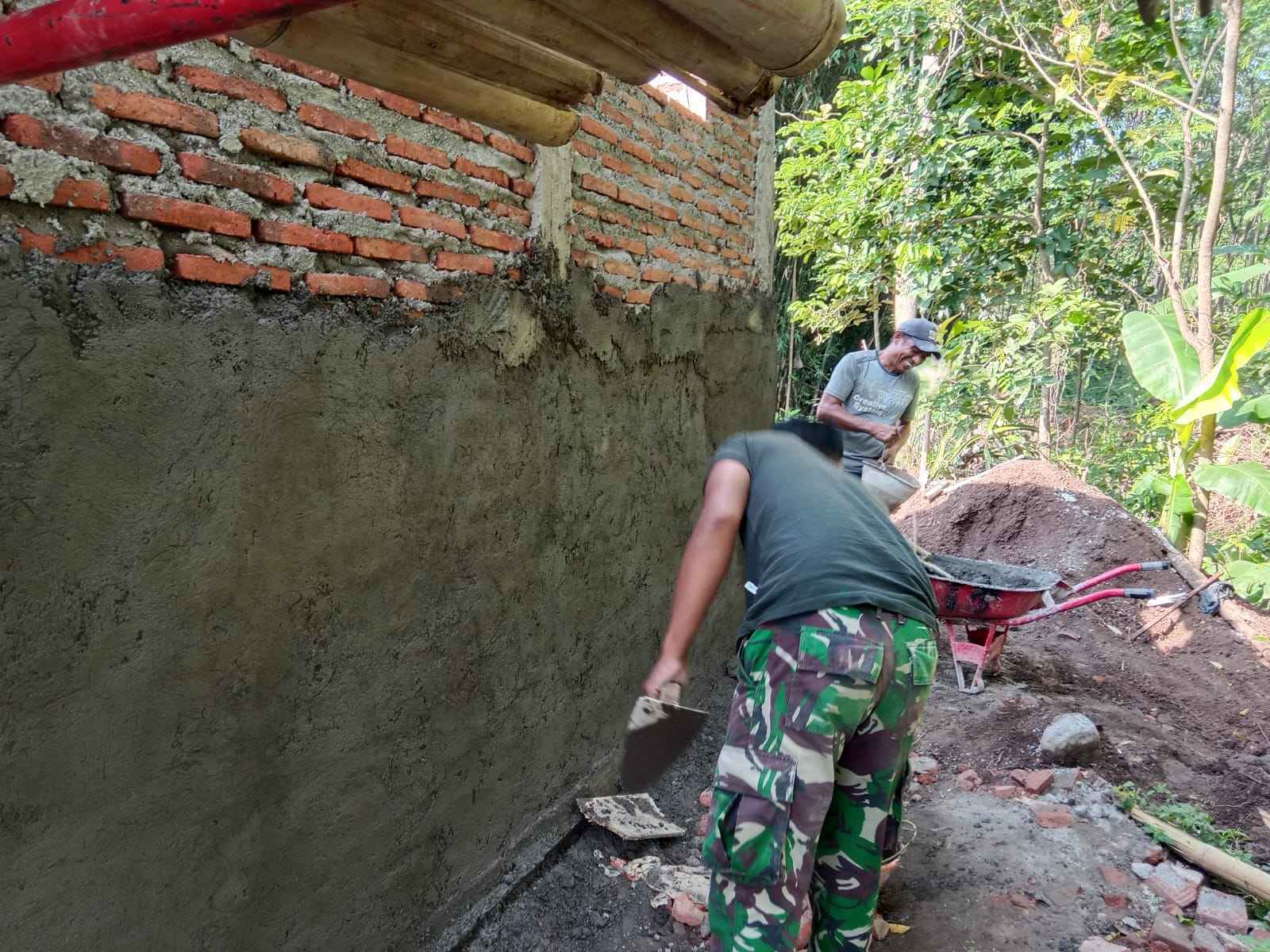 Progres 70 Persen, Satgas TMMD Ke-128 Pastikan Pembangunan Musholla Baiturrohim di Dusun Leduk Selesai Tepat Waktu Progres 70 Persen, Satgas TMMD Ke-128 Pastikan Pembangunan Musholla Baiturrohim di Dusun Leduk Selesai Tepat Waktu