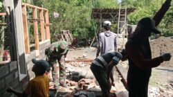 Wujud Nyata Kemanunggalan, Koramil Leces Bantu Proses Pembangunan Rumah Warga