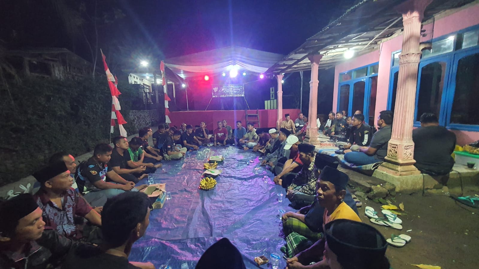 Wujud Syukur Program TMMD Hampir Selesai, Warga Bersama Satgas Gelar Tasyakuran Wujud Syukur Program TMMD Hampir Selesai, Warga Bersama Satgas Gelar Tasyakuran