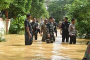 Dandim 1002/HST dan Kapolres HST Hadir di Tengah Warga Terdampak Banjir