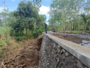 Siap Cegah Potensi Longsor, Satgas TMMD Ke-128 Tuntaskan Pembangunan TPT di Desa Brabe