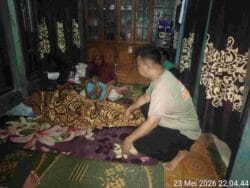 Polsek Bualemo ke TKP Penemuan Mayat di Perkebunan Tikupon