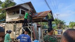 Babinsa Koramil 1002-06/Barabai Jadi Penggerak Rehab Pos Kamling Warga