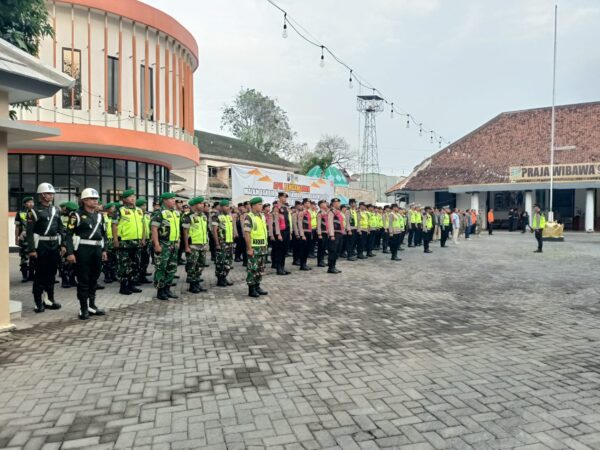 Bersama Sejumlah Pihak Kasdim Mengikuti Pelaksanaan Apel Kesiapan Pengamanan Malam Takbir Hari Raya Idul Adha 1447 H/ 2026 M Bersama Sejumlah Pihak Kasdim Mengikuti Pelaksanaan Apel Kesiapan Pengamanan Malam Takbir Hari Raya Idul Adha 1447 H/ 2026 M