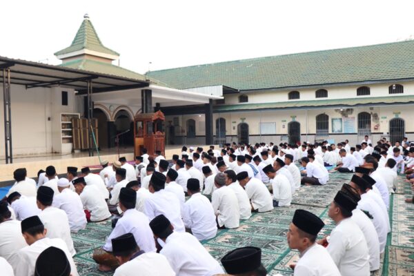 Sholat Idul Adha 1447 Hijriyah di Rutan Kraksaan Berlangsung Khidmat dan Penuh Kebersamaan Sholat Idul Adha 1447 Hijriyah di Rutan Kraksaan Berlangsung Khidmat dan Penuh Kebersamaan