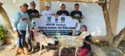 AWPR Tak Sekadar Menulis Berita, Kini Turun Langsung Berbagi Daging Kurban untuk Warga Probolinggo