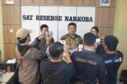 Nekat Selundupkan Sabu dan Ratusan Obat Terlarang di Celana Dalam Saat Besuk Suami, IRT Ditangkap di Lapas Sragen