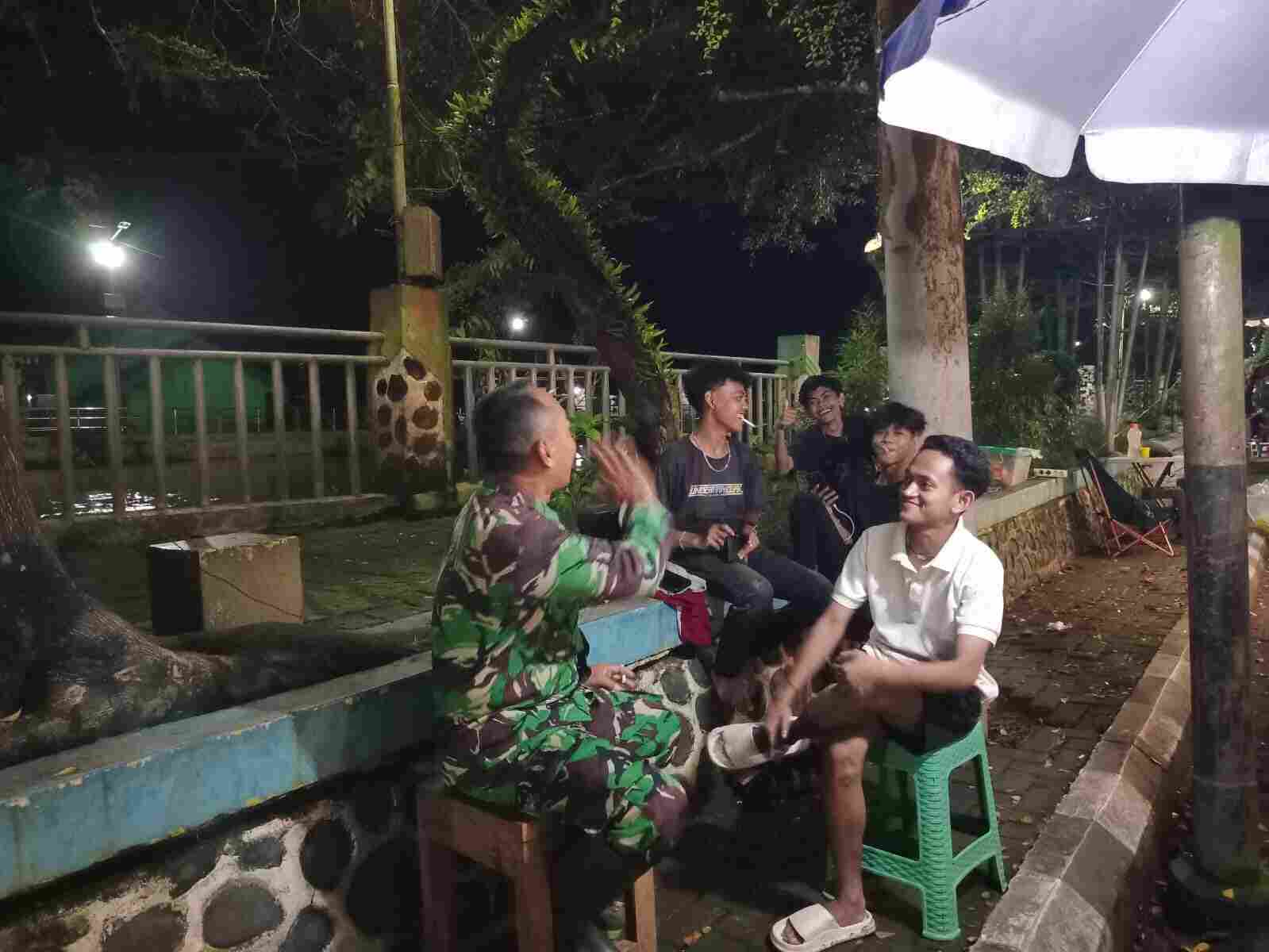 Pererat Silaturahmi, Babinsa Koramil 1002-06/Barabai Sambangi Pemuda Binaan