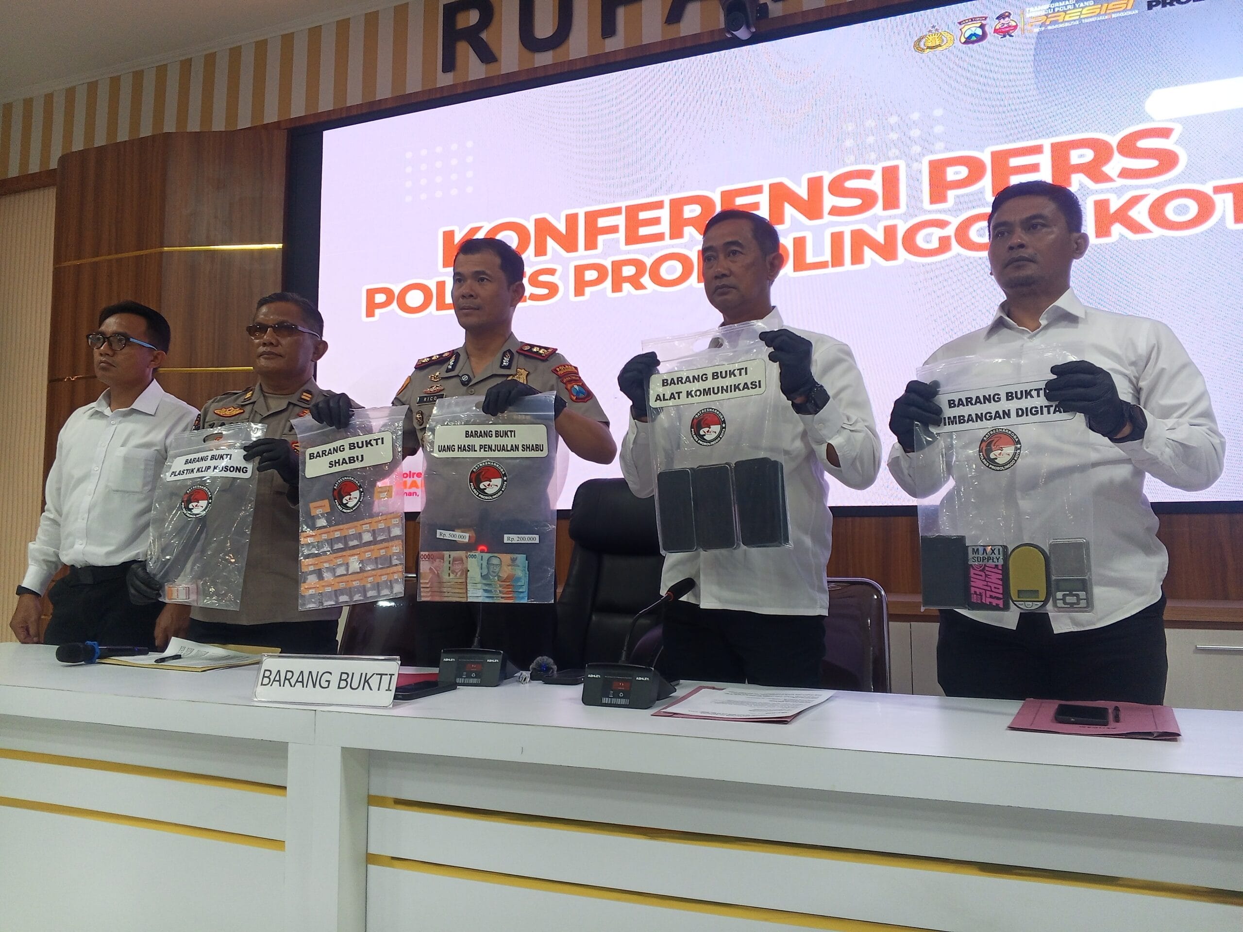 Peredaran Sabu di Probolinggo Kota Terkuak: 9 Pengedar Diciduk, Polisi Sita Puluhan Gram dan Alat Edar