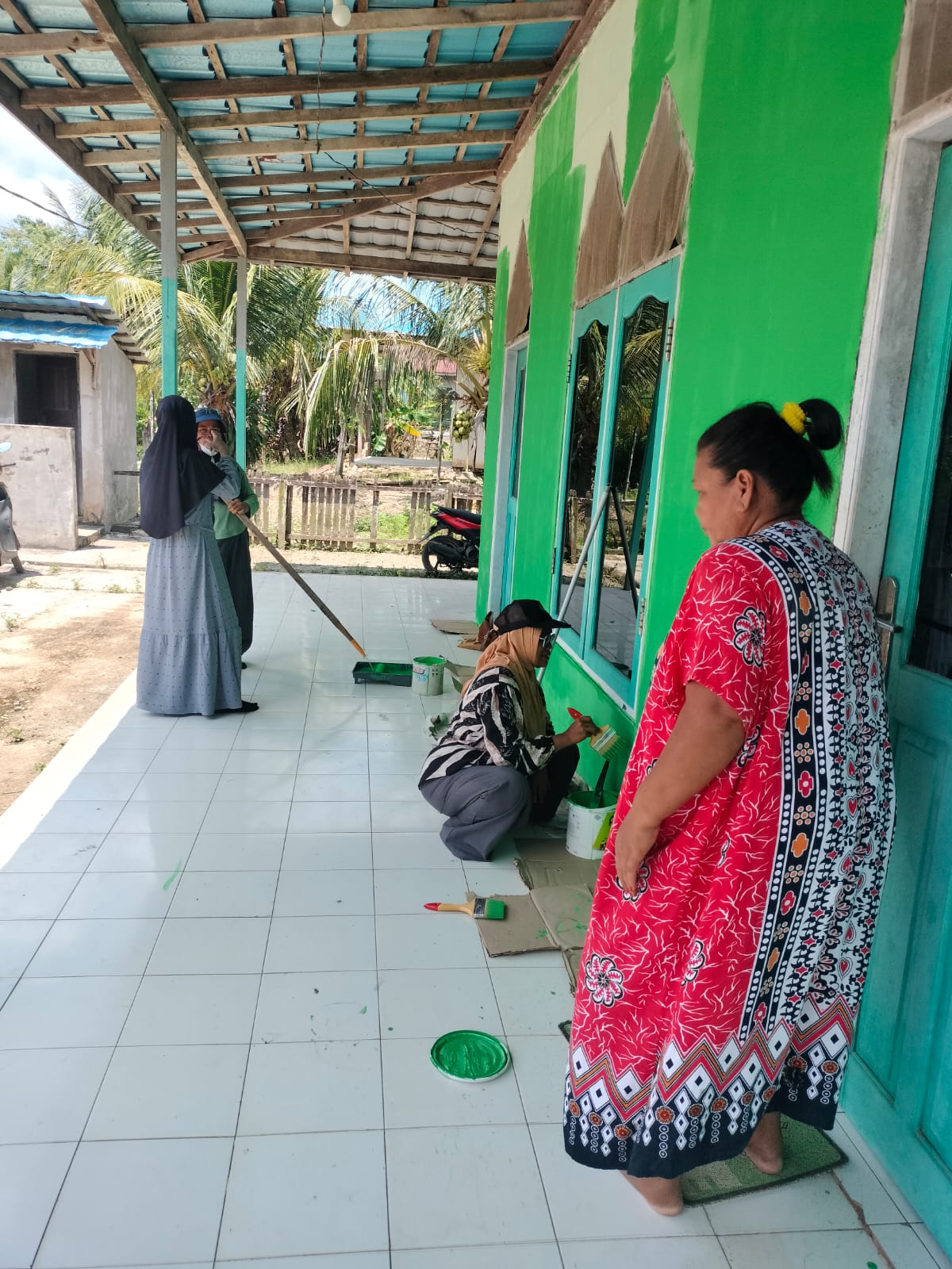 Satgas TMMD Ke-128 Kodim 0908/Bontang Laksanakan Pengecatan Mushola Al Ikhlas sebagai Sasaran Tambahan