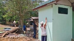 Satgas TMMD Kodim 0908/Bontang Percepat Finishing MCK Melalui Pengecatan