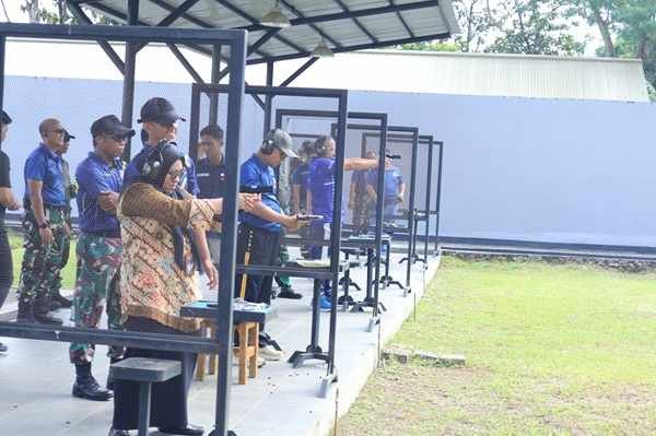 Pererat Sinergitas, Lanud Sultan Hasanuddin Gelar Coffee Morning dan Latihan Menembak Eksekutif Bersama Forkopimda