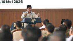 Panglima TNI Dampingi Presiden RI Resmikan 1.061 KDKMP di Jawa Timur Panglima TNI Dampingi Presiden RI Resmikan 1.061 KDKMP di Jawa Timur