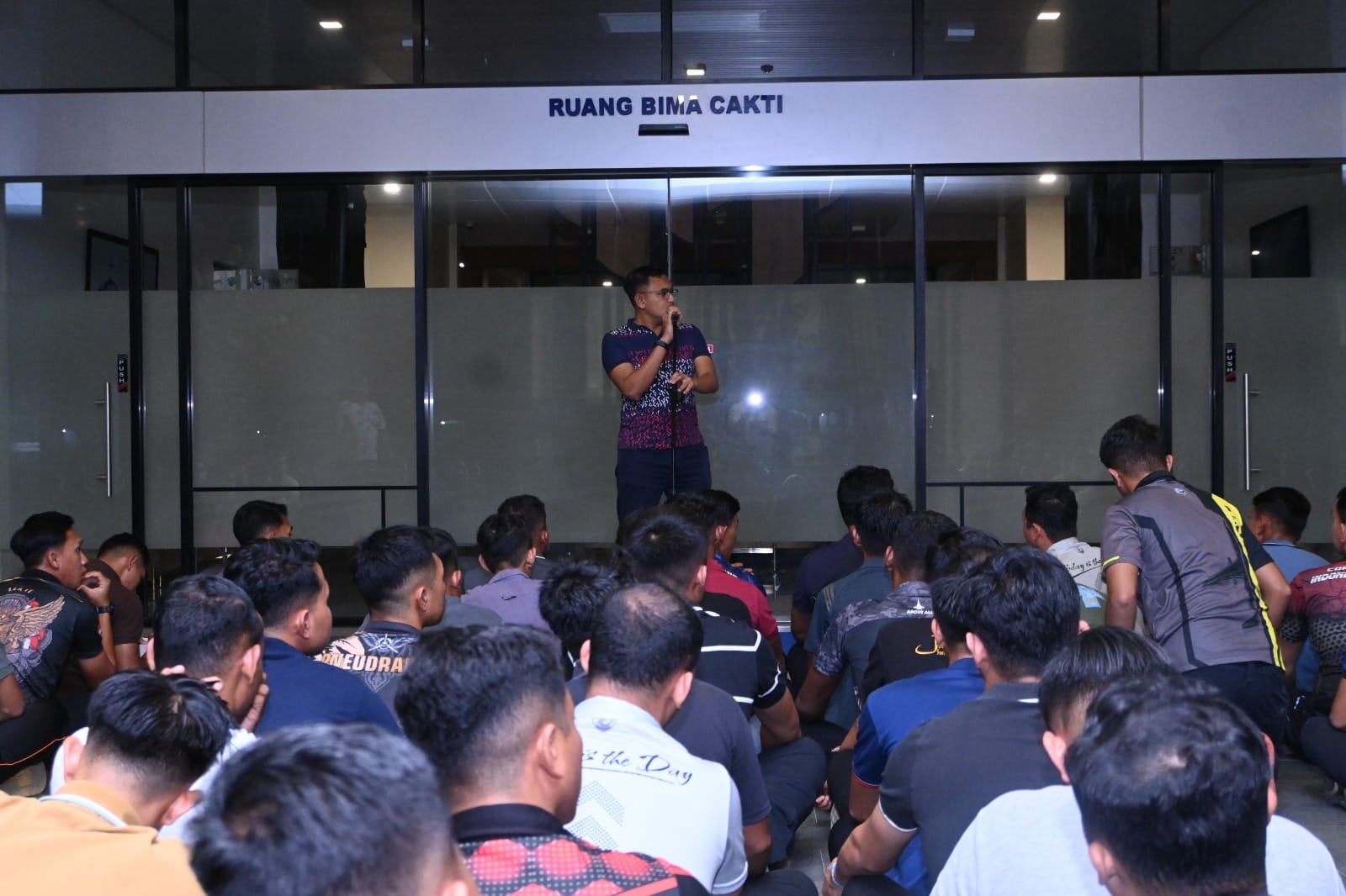Cegah Penyalahgunaan Narkoba dan LGBT, Lanud Sultan Hasanuddin Gelar Apel Malam dan Tes Urine Prajurit Bujangan