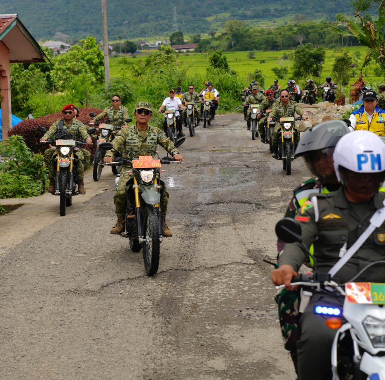 Kasum TNI Melaksanakan Kunjungan Kerja ke Wilayah Kabupaten Tapteng dan Tapsel Sumatera Utara Kasum TNI Melaksanakan Kunjungan Kerja ke Wilayah Kabupaten Tapteng dan Tapsel Sumatera Utara