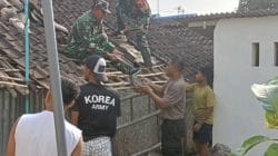 Wujud Kemanunggalan TNI, Babinsa Kademangan Bersama Warga Gotong Royong Rehab Rumah Layak Huni Wujud Kemanunggalan TNI, Babinsa Kademangan Bersama Warga Gotong Royong Rehab Rumah Layak Huni