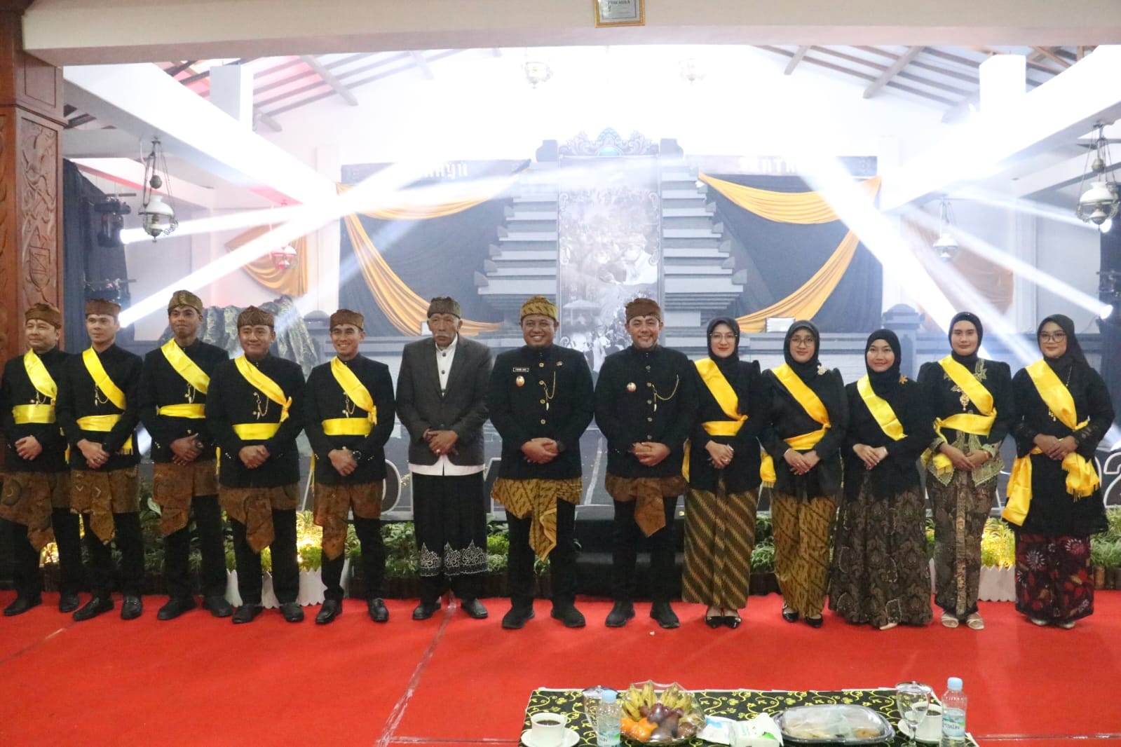 Dandim Probolinggo Dikukuhkan Sebagai Warga Kehormatan Suku Tengger Dandim Probolinggo Dikukuhkan Sebagai Warga Kehormatan Suku Tengger