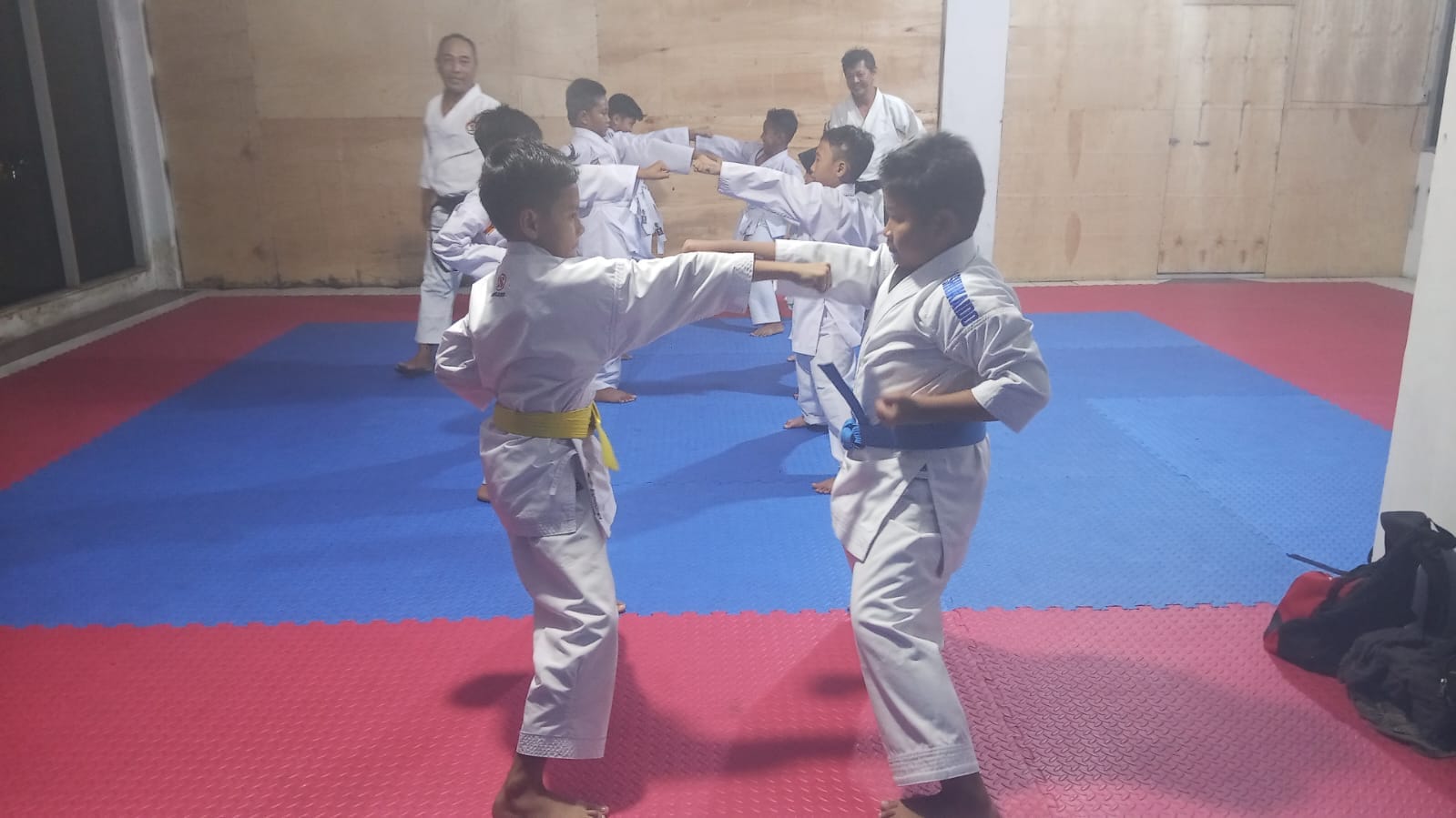 Melalui Karate, Babinsa Koramil 1002-06/Barabai Bentuk Generasi Disiplin dan Tangguh