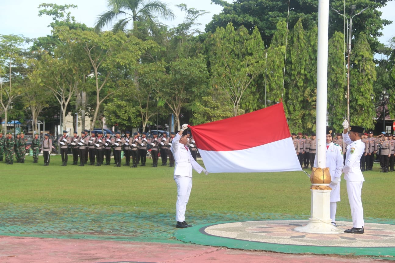 Personel Kodim 1008/Tabalong Ikuti Upacara Peringatan Hari Lahir Pancasila, Hari Kebangkitan Nasional dan HUT ke-77 Proklamasi ALRI Divisi IV Pertahanan Kalimantan Personel Kodim 1008/Tabalong Ikuti Upacara Peringatan Hari Lahir Pancasila, Hari Kebangkitan Nasional dan HUT ke-77 Proklamasi ALRI Divisi IV Pertahanan Kalimantan