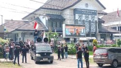 Jamaah Umrah Lolos dari Indonesia, Tertahan di Jeddah: Siapa Bertanggung Jawab atas Dugaan Visa Palsu?