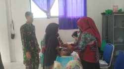 Babinsa Koramil 1002-06/Barabai Turun Langsung Dampingi Posyandu, Dorong Kesadaran Kesehatan Keluarga Babinsa Koramil 1002-06/Barabai Turun Langsung Dampingi Posyandu, Dorong Kesadaran Kesehatan Keluarga