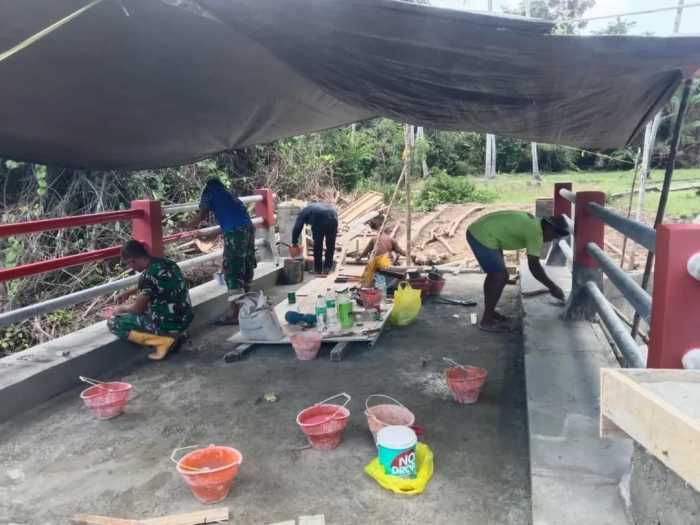 Jembatan Garuda Kian Berdiri Megah, Kodim 1505/Tidore dan Warga Lakukan Pengecatan Jembatan Garuda Kian Berdiri Megah, Kodim 1505/Tidore dan Warga Lakukan Pengecatan