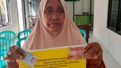 Tekan Kemiskinan Ekstrem, Pemdes Pajarakan Kulon Cairkan BLT Dana Desa Tahap II bagi 10 Keluarga Penerima Manfaat