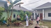 Melalui Jumat Bersih, Babinsa Koramil 1002-06/Barabai Tingkatkan Kesadaran Warga Cegah Banjir