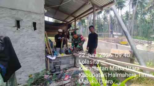 Babinsa Selalu Hadir untuk Rakyat, Koptu Alois Bantu Warga Bangun Teras Rumah Babinsa Selalu Hadir untuk Rakyat, Koptu Alois Bantu Warga Bangun Teras Rumah