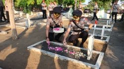 Peringati Hari Bhayangkara ke-80, Polres Probolinggo Kota Gelar Ziarah dan Tabur Bunga di TMP Peringati Hari Bhayangkara ke-80, Polres Probolinggo Kota Gelar Ziarah dan Tabur Bunga di TMP