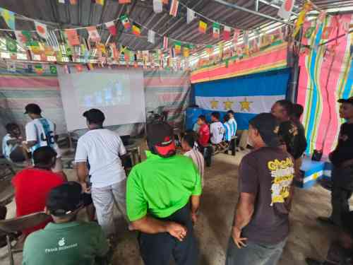 Pererat Silahaturahmi, Babinsa Kodim 1505/Tidore Bersama Warga Binaan Nobar Gembira
