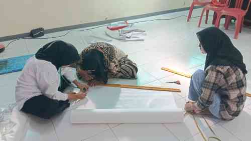 SLB Negeri Kraksaan Perkuat Kemandirian Alumni Lewat Program Pelatihan Keterampilan Menjahit