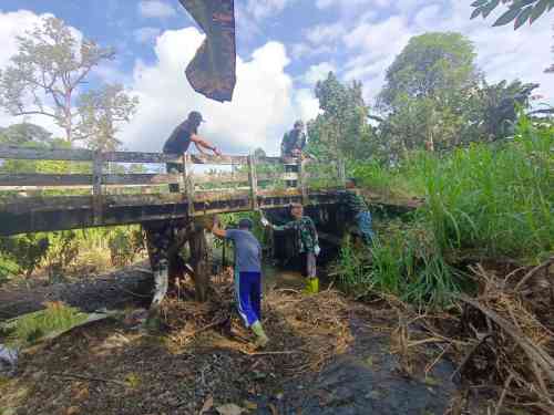Kodim 1008/Tabalong Genjot Pembangunan Jembatan Garuda Merah Putih di Desa Muang, Dukung Mobilitas dan Perekonomian Warga