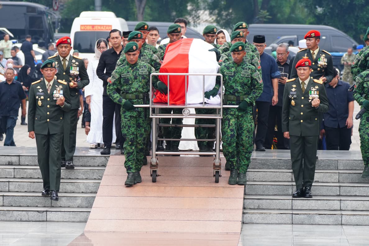 Panglima TNI Hadiri Upacara Pemakaman Jenderal TNI (Purn) Ryamizard Ryacudu