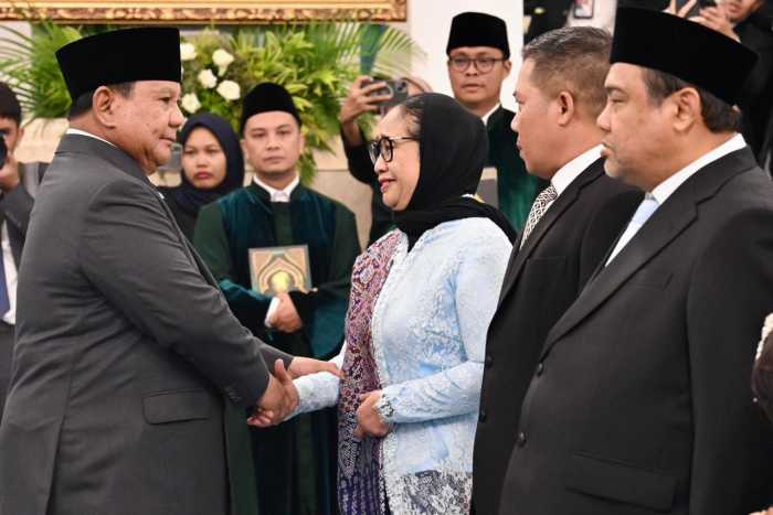 Panglima TNI Hadiri Pelantikan Kepala BGN serta Penasihat Khusus Presiden Panglima TNI Hadiri Pelantikan Kepala BGN serta Penasihat Khusus Presiden