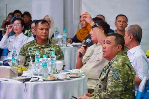Wapang TNI Bersama Menhan RI Tinjau Lokasi Industri Strategis dan Yonif TP 938/Pancasona di Jawa Barat Wapang TNI Bersama Menhan RI Tinjau Lokasi Industri Strategis dan Yonif TP 938/Pancasona di Jawa Barat