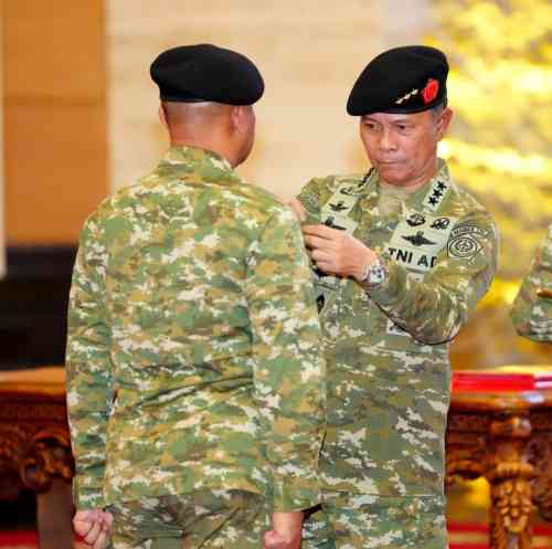 Perkuat Regenerasi Kepemimpinan, Mabes TNI Gelar Sertijab Dansesko TNI dan Pangkogabwilhan II Perkuat Regenerasi Kepemimpinan, Mabes TNI Gelar Sertijab Dansesko TNI dan Pangkogabwilhan II