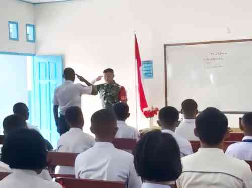 Babinsa Koramil Timika Beri Pembekalan kepada Siswa-Siswi Baru SMA Taruna Timika Babinsa Koramil Timika Beri Pembekalan kepada Siswa-Siswi Baru SMA Taruna Timika