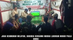 Jaga Keamanan Wilayah, Babinsa Bersama Warga Lakukan Nobar Piala Dunia Jaga Keamanan Wilayah, Babinsa Bersama Warga Lakukan Nobar Piala Dunia